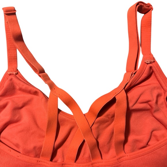 Under Armour sports Bra - Picture 8 of 9